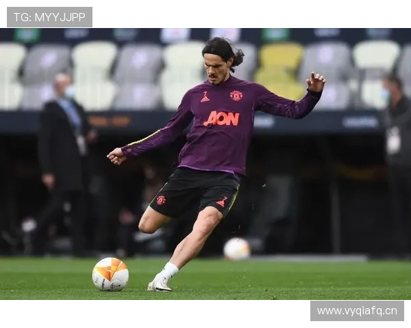 卡瓦尼训练完直接去超市抢打折牛排，这自律我真看不懂