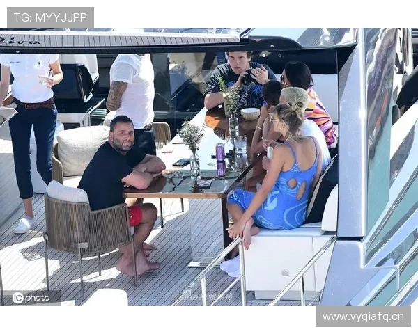 贝克汉姆随手坐的沙发，值好几套我朋友的房子